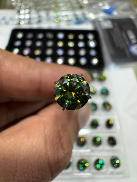 AAE M03 1 Carat Green Moissanite